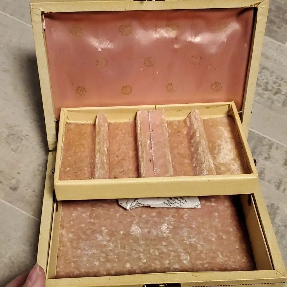 Vintage Small Mele Ivory Jewelry Box w/Pink Crushed Velvet Lining